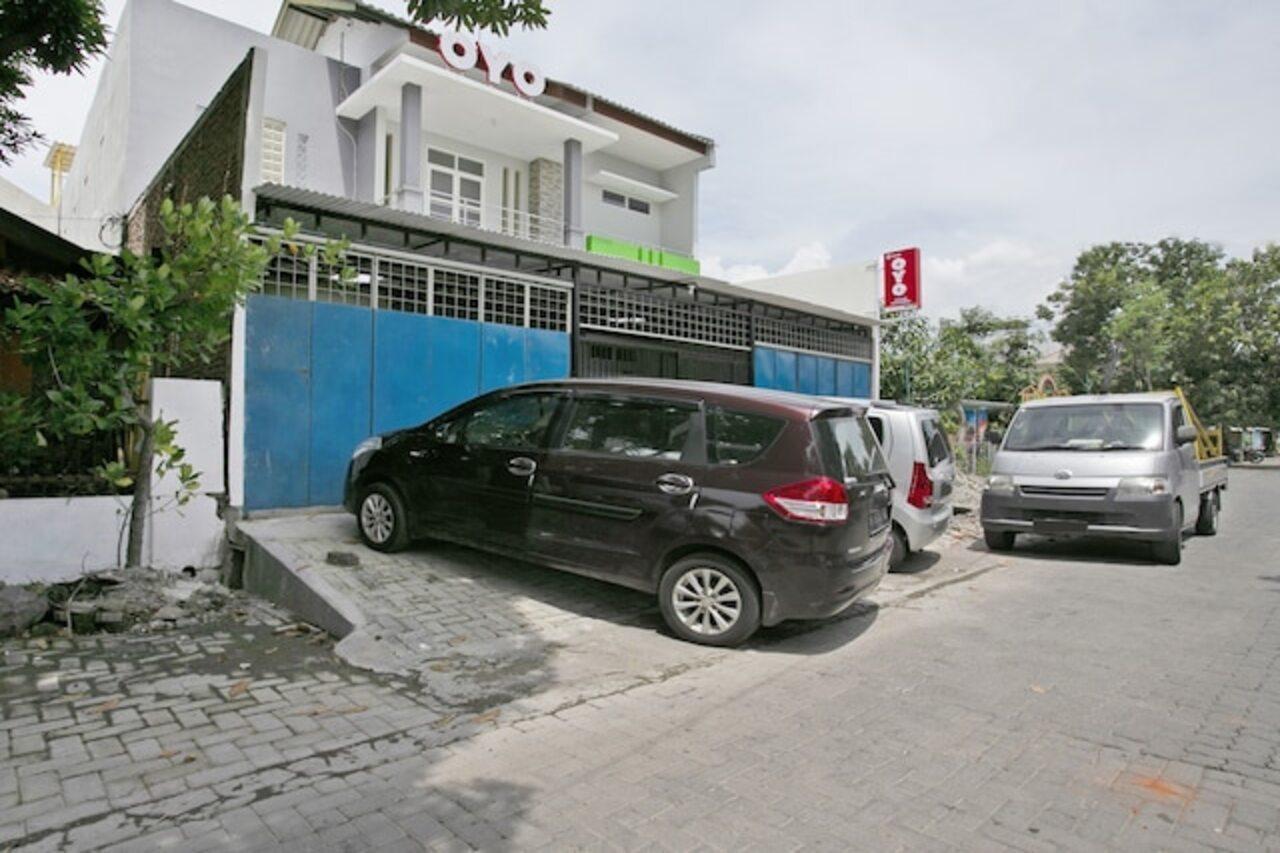 Hotel Reddoorz Near Bandara Ahmad Yani Semarang Exterior foto